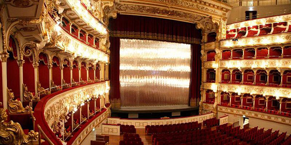 AGEVOLAZIONI ATTRAVERSO IL CIRCOLO : teatro comunale di Treviso